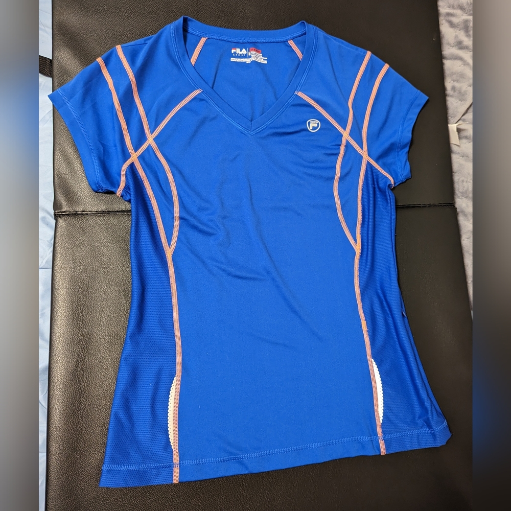 FILA Shirt NWOT Medium ✨